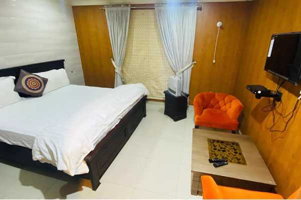 Deluxe King Room Shagufta Royal Hotel