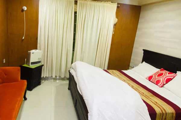 Deluxe Room Shagufta Royal Hotel