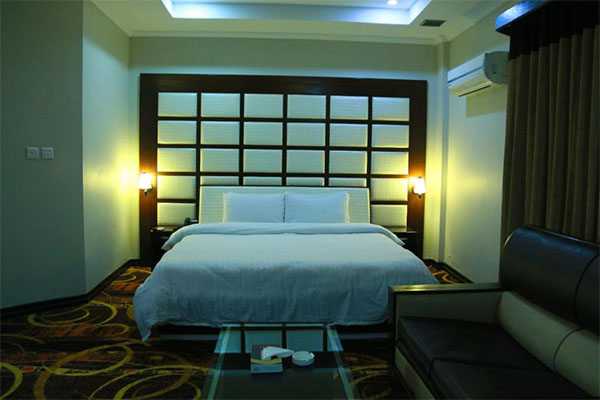 Executive Suite Hotel One