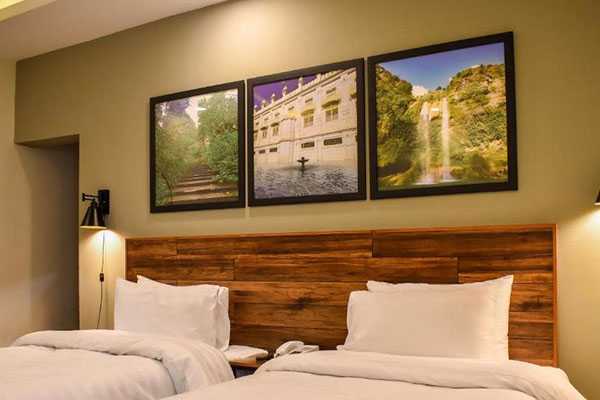 Standard Twin Room The Point by Roomy